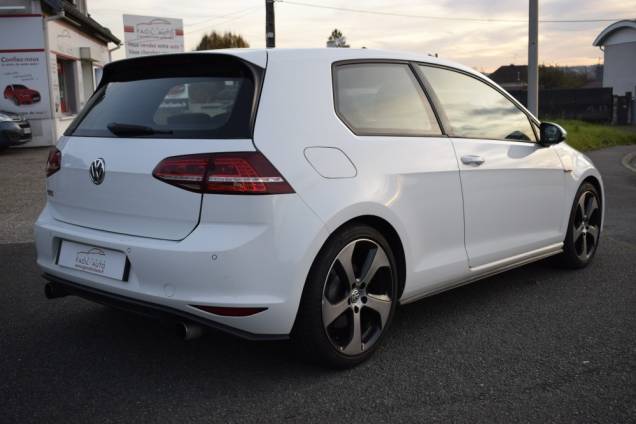 VOLKSWAGEN GOLF GTI 220 CV BVM 3 PORTES 3 VOLKSWAGEN GOLF GTI 220 CV BVM 3 PORTES 3