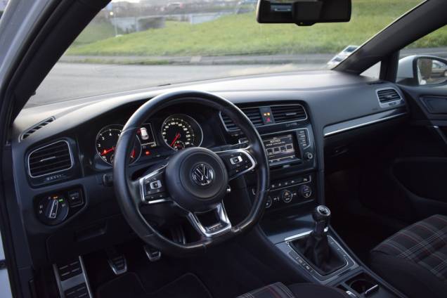 VOLKSWAGEN GOLF GTI 220 CV BVM 3 PORTES 6 VOLKSWAGEN GOLF GTI 220 CV BVM 3 PORTES 6