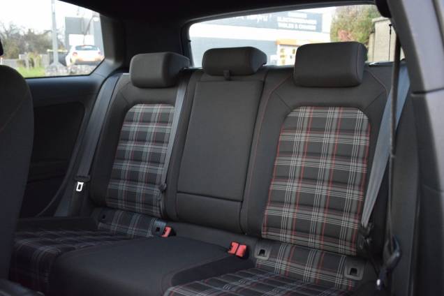 VOLKSWAGEN GOLF GTI 220 CV BVM 3 PORTES 8 VOLKSWAGEN GOLF GTI 220 CV BVM 3 PORTES 8