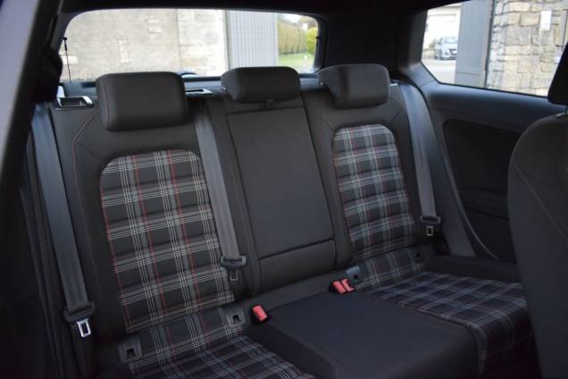 VOLKSWAGEN GOLF GTI 220 CV BVM 3 PORTES 13 VOLKSWAGEN GOLF GTI 220 CV BVM 3 PORTES 13