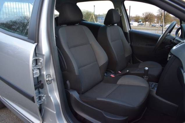 PEUGEOT 207 SW 1.4 75 CV BREAK URBAN MOVE / 67900 KMS / TOIT PANORAMIQUE 12 PEUGEOT 207 SW 1.4 75 CV BREAK URBAN MOVE / 67900 KMS / TOIT PANORAMIQUE 12