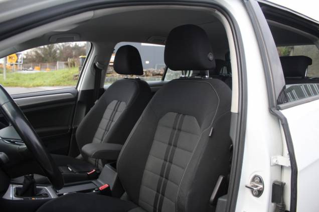 VOLKSWAGEN GOLF PACK R-LINE 1.6 TDI 110 CV BVM5 11 VOLKSWAGEN GOLF PACK R-LINE 1.6 TDI 110 CV BVM5 11