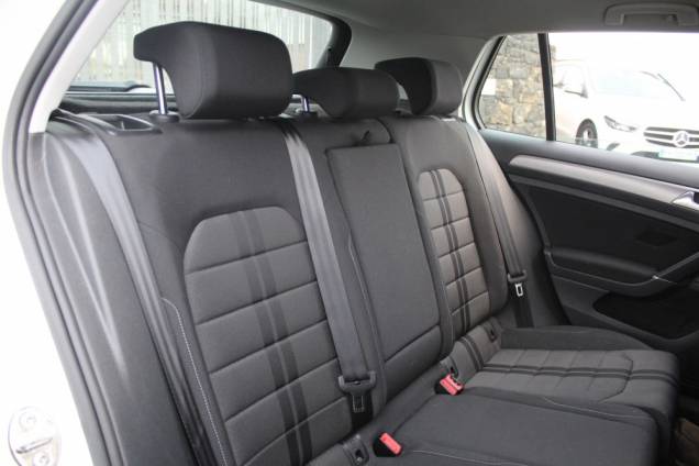 VOLKSWAGEN GOLF PACK R-LINE 1.6 TDI 110 CV BVM5 14 VOLKSWAGEN GOLF PACK R-LINE 1.6 TDI 110 CV BVM5 14