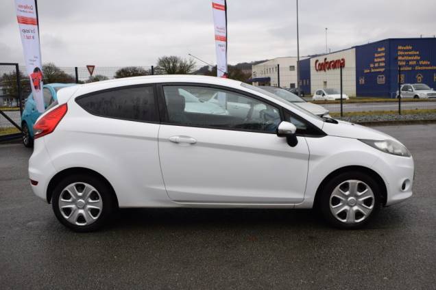 FORD FIESTA 1.4 TDCI 70 CV  9