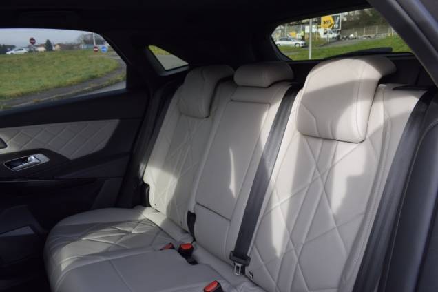 DS DS7 CROSSBACK GRAND CHIC RIVOLI HDI 180 CV EAT8 11