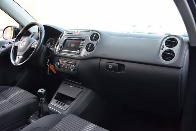 VOLKSWAGEN TIGUAN EDITION SPORT 2.0 TDI 140 CV / 1ere MAIN / CARNET D'ENTRETIEN COMPLET / TOIT OUVRANT PANORAMIQUE 19 VOLKSWAGEN TIGUAN EDITION SPORT 2.0 TDI 140 CV / 1ere MAIN / CARNET D'ENTRETIEN COMPLET / TOIT OUVRANT PANORAMIQUE 19