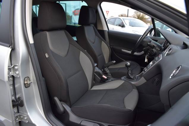 PEUGEOT 308 SW 1.6 HDI 110 CV / CROCHET D'ATTELAGE / 1ère MAIN / 81500 KMS / TOIT PANORAMIQUE 12