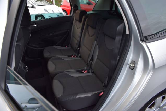 PEUGEOT 308 SW 1.6 HDI 110 CV / CROCHET D'ATTELAGE / 1ère MAIN / 81500 KMS / TOIT PANORAMIQUE 13