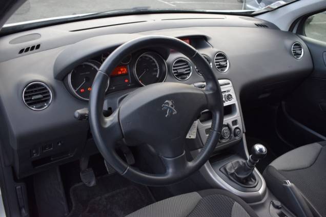 PEUGEOT 308 SW 1.6 HDI 110 CV / CROCHET D'ATTELAGE / 1ère MAIN / 81500 KMS / TOIT PANORAMIQUE 15