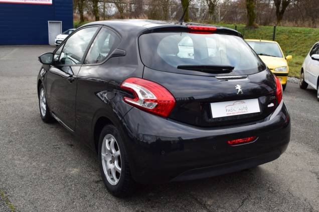 PEUGEOT 208 ACTIVE 1.4 95 CV / 76500 KMS 3