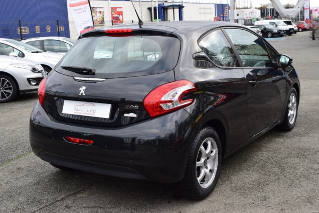 PEUGEOT 208 ACTIVE 1.4 95 CV / 76500 KMS 4