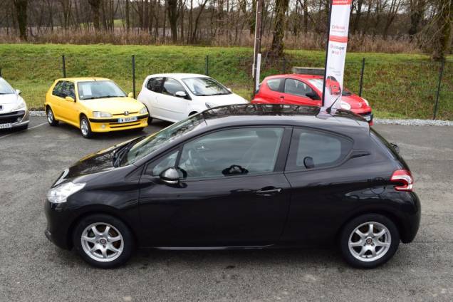 PEUGEOT 208 ACTIVE 1.4 95 CV / 76500 KMS 8