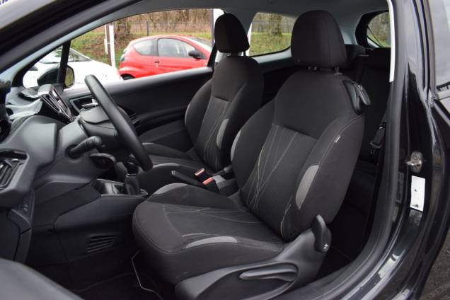 PEUGEOT 208 ACTIVE 1.4 95 CV / 76500 KMS 10