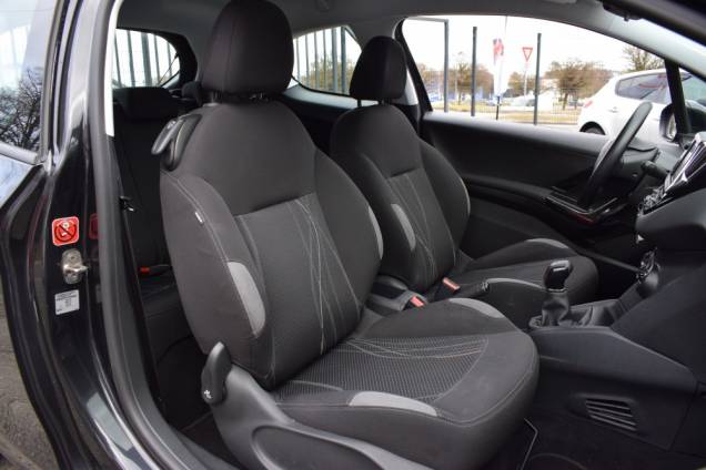 PEUGEOT 208 ACTIVE 1.4 95 CV / 76500 KMS 11