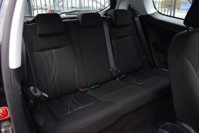 PEUGEOT 208 ACTIVE 1.4 95 CV / 76500 KMS 13