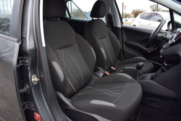 PEUGEOT 208 ACTIVE 5 PORTES 1.4 95 CV / 1ère MAIN / 37800 KMS 12