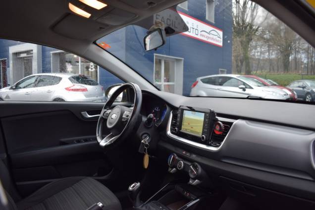 KIA STONIC ACTIVE 1.0 T-GDI 100 CV BVM / 1ere MAIN 15