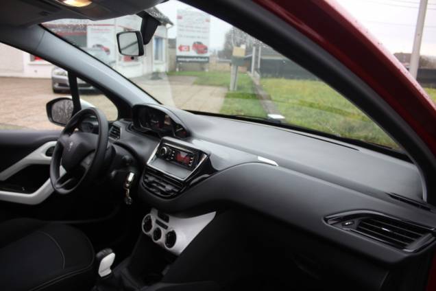 PEUGEOT 208 LIKE 1.2 VTI 68 CV BVM5 / ORIGINE FRANCE 12