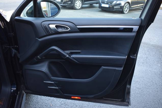 PORSCHE CAYENNE S HYBRID 3.0 V6 380 CV / TOIT OUVRANT PANORAMIQUE 33 PORSCHE CAYENNE S HYBRID 3.0 V6 380 CV / TOIT OUVRANT PANORAMIQUE 33