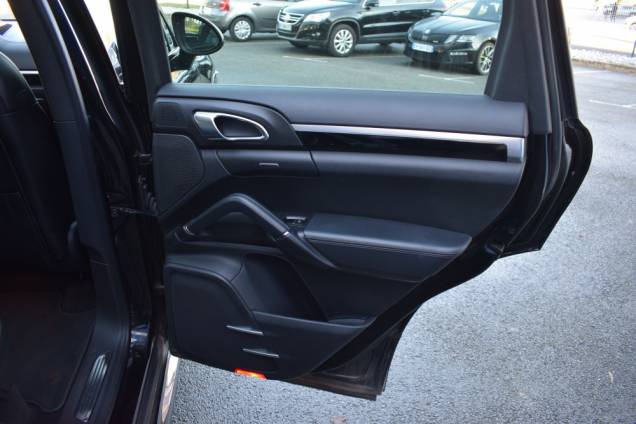 PORSCHE CAYENNE S HYBRID 3.0 V6 380 CV / TOIT OUVRANT PANORAMIQUE 30 PORSCHE CAYENNE S HYBRID 3.0 V6 380 CV / TOIT OUVRANT PANORAMIQUE 30