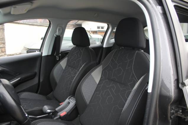 PEUGEOT 2008 STYLE 1.6 BLUEHDI 100 CV BVM5 / ORIGINE FRANCE 11 PEUGEOT 2008 STYLE 1.6 BLUEHDI 100 CV BVM5 / ORIGINE FRANCE 11