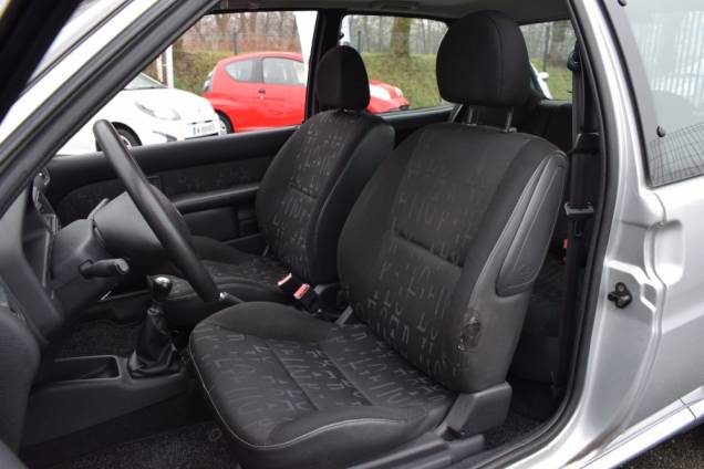 PEUGEOT 106 SPORT 1.1 60 CV / CLIMATISATION / TOIT OUVRANT / 1ère MAIN / 73000 KMS 11 PEUGEOT 106 SPORT 1.1 60 CV / CLIMATISATION / TOIT OUVRANT / 1ère MAIN / 73000 KMS 11