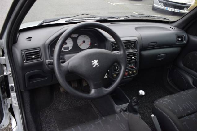 PEUGEOT 106 SPORT 1.1 60 CV / CLIMATISATION / TOIT OUVRANT / 1ère MAIN / 73000 KMS 15 PEUGEOT 106 SPORT 1.1 60 CV / CLIMATISATION / TOIT OUVRANT / 1ère MAIN / 73000 KMS 15