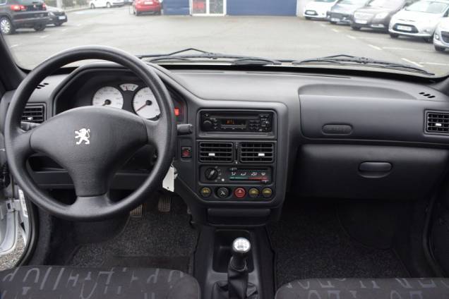 PEUGEOT 106 SPORT 1.1 60 CV / CLIMATISATION / TOIT OUVRANT / 1ère MAIN / 73000 KMS 16 PEUGEOT 106 SPORT 1.1 60 CV / CLIMATISATION / TOIT OUVRANT / 1ère MAIN / 73000 KMS 16