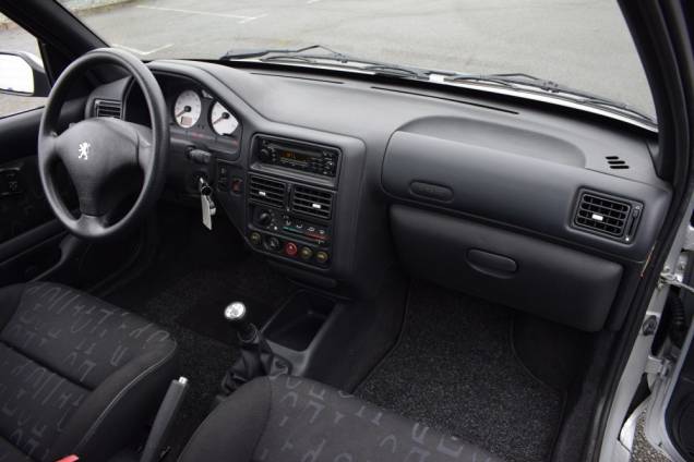 PEUGEOT 106 SPORT 1.1 60 CV / CLIMATISATION / TOIT OUVRANT / 1ère MAIN / 73000 KMS 17 PEUGEOT 106 SPORT 1.1 60 CV / CLIMATISATION / TOIT OUVRANT / 1ère MAIN / 73000 KMS 17