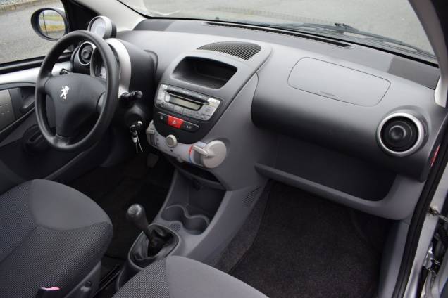 PEUGEOT 107 1.0 68 CV / CLIMATISATION / 67900 KMS 17 PEUGEOT 107 1.0 68 CV / CLIMATISATION / 67900 KMS 17