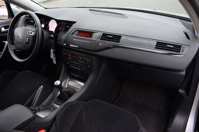 CITROËN C5 BERLINE 1.6 HDI 110 CV CONFORT / 25900 KMS / ORIGINE FRANCE 17 CITROËN C5 BERLINE 1.6 HDI 110 CV CONFORT / 25900 KMS / ORIGINE FRANCE 17