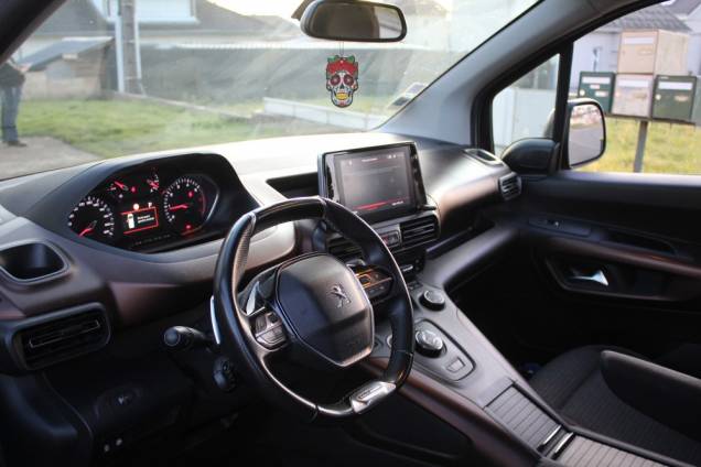 PEUGEOT RIFTER LONG GT LINE 1.5 BLUEHDI 130 EAT8 / 7 PLACES / ATTACHE REMORQUE 10 PEUGEOT RIFTER LONG GT LINE 1.5 BLUEHDI 130 EAT8 / 7 PLACES / ATTACHE REMORQUE 10