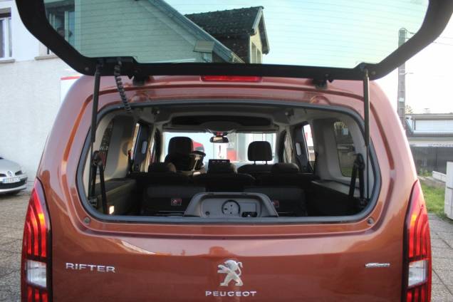 PEUGEOT RIFTER LONG GT LINE 1.5 BLUEHDI 130 EAT8 / 7 PLACES / ATTACHE REMORQUE 18 PEUGEOT RIFTER LONG GT LINE 1.5 BLUEHDI 130 EAT8 / 7 PLACES / ATTACHE REMORQUE 18
