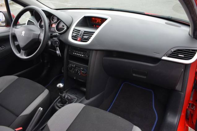 PEUGEOT 207 1.4 75 CV URBAN MOVE / 1ère MAIN 17