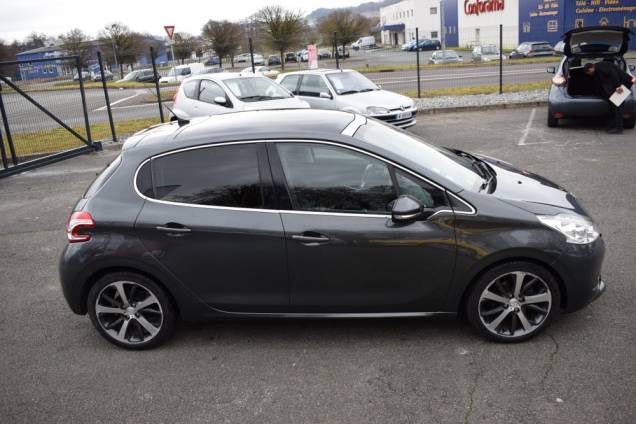 PEUGEOT 208 1.6 HDI 92 CV INTUITIVE / 5 PORTES / 78900 KMS 10
