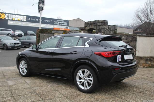 INFINITI Q30 BUSINESS 1.5D 109 CV 7G-DCT  6