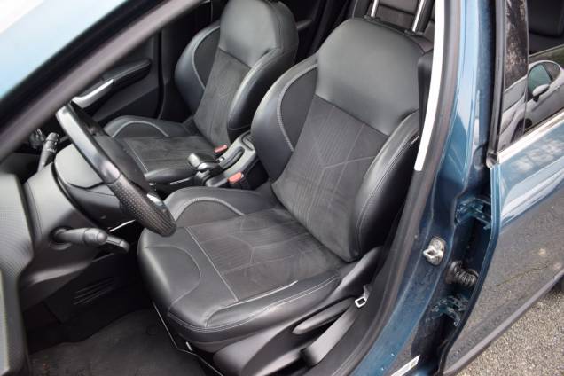 PEUGEOT 2008 CROSSWAY 1.6 HDI 100 CV / TOIT PANORAMIQUE / GRIP CONTROL 10 PEUGEOT 2008 CROSSWAY 1.6 HDI 100 CV / TOIT PANORAMIQUE / GRIP CONTROL 10