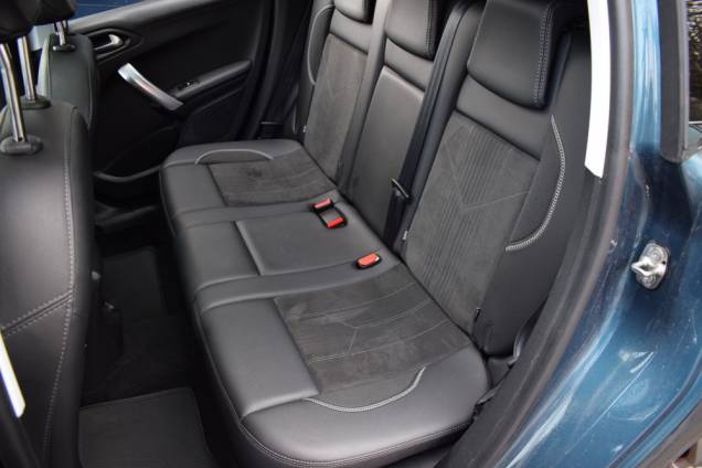 PEUGEOT 2008 CROSSWAY 1.6 HDI 100 CV / TOIT PANORAMIQUE / GRIP CONTROL 12 PEUGEOT 2008 CROSSWAY 1.6 HDI 100 CV / TOIT PANORAMIQUE / GRIP CONTROL 12