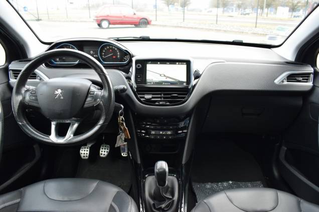 PEUGEOT 2008 CROSSWAY 1.6 HDI 100 CV / TOIT PANORAMIQUE / GRIP CONTROL 13 PEUGEOT 2008 CROSSWAY 1.6 HDI 100 CV / TOIT PANORAMIQUE / GRIP CONTROL 13