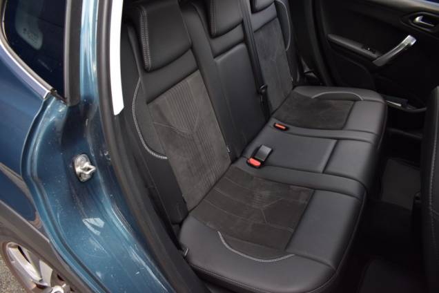 PEUGEOT 2008 CROSSWAY 1.6 HDI 100 CV / TOIT PANORAMIQUE / GRIP CONTROL 19 PEUGEOT 2008 CROSSWAY 1.6 HDI 100 CV / TOIT PANORAMIQUE / GRIP CONTROL 19