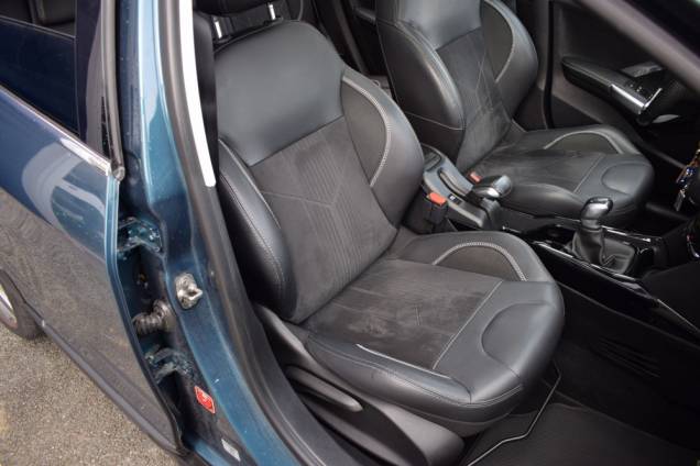 PEUGEOT 2008 CROSSWAY 1.6 HDI 100 CV / TOIT PANORAMIQUE / GRIP CONTROL 21 PEUGEOT 2008 CROSSWAY 1.6 HDI 100 CV / TOIT PANORAMIQUE / GRIP CONTROL 21