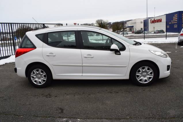 PEUGEOT 207 SW 1.4 95 CV / 1ère MAIN / TOIT PANORAMIQUE / 52900 KMS 9 PEUGEOT 207 SW 1.4 95 CV / 1ère MAIN / TOIT PANORAMIQUE / 52900 KMS 9
