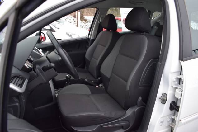 PEUGEOT 207 SW 1.4 95 CV / 1ère MAIN / TOIT PANORAMIQUE / 52900 KMS 11 PEUGEOT 207 SW 1.4 95 CV / 1ère MAIN / TOIT PANORAMIQUE / 52900 KMS 11