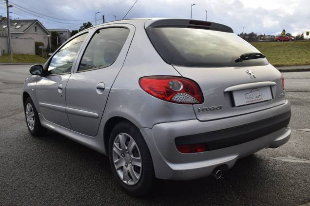 PEUGEOT 206 + 1.4 75 CV BVM  4