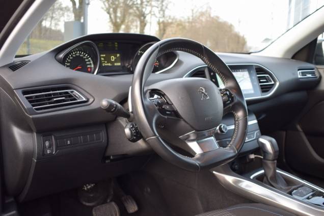 PEUGEOT 308 STYLE HDI 130 CV / EAT6 / 74600 KMS / CARNET D'ENTRETIEN  PEUGEOT COMPLET 9