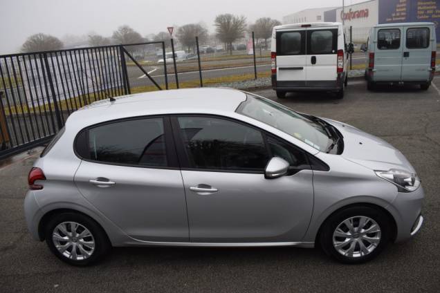 PEUGEOT 208 1.6 HDI ACTIVE / 5 PORTES / 89900 KMS 9
