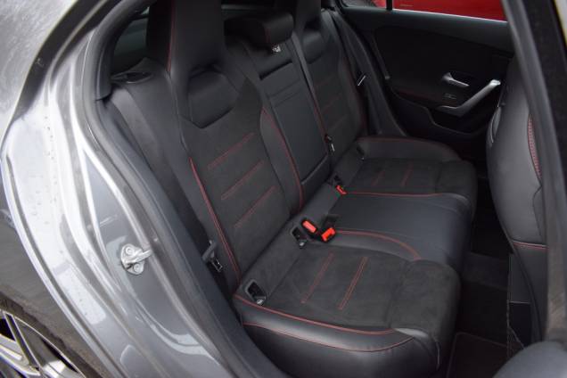 MERCEDES-BENZ CLASSE A AMG LINE 180 D 116 CV 7G-DCT / BURMESTER / ORIGINE FRANCE / TOIT OUVRANT PANORAMIQUE 29