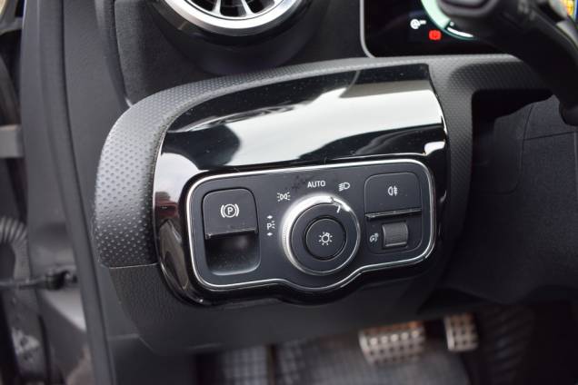 MERCEDES-BENZ CLASSE A AMG LINE 180 D 116 CV 7G-DCT / BURMESTER / ORIGINE FRANCE / TOIT OUVRANT PANORAMIQUE 18