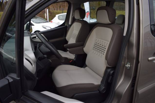 CITROEN BERLINGO MULTISPACE 1.6 HDI / CROCHET D'ATTELAGE / 1ère MAIN / 49900 KMS 11 CITROEN BERLINGO MULTISPACE 1.6 HDI / CROCHET D'ATTELAGE / 1ère MAIN / 49900 KMS 11