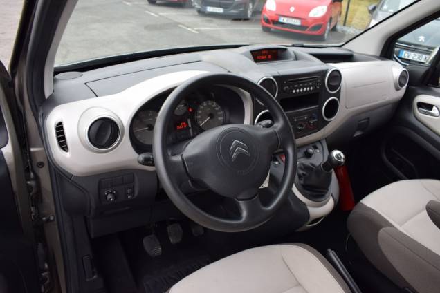 CITROEN BERLINGO MULTISPACE 1.6 HDI / CROCHET D'ATTELAGE / 1ère MAIN / 49900 KMS 15 CITROEN BERLINGO MULTISPACE 1.6 HDI / CROCHET D'ATTELAGE / 1ère MAIN / 49900 KMS 15